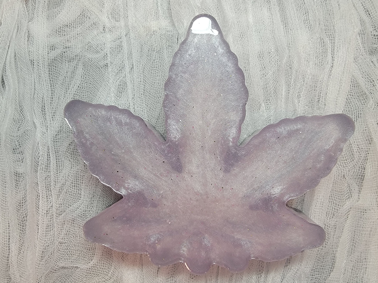 Black & pink leaf ash tray