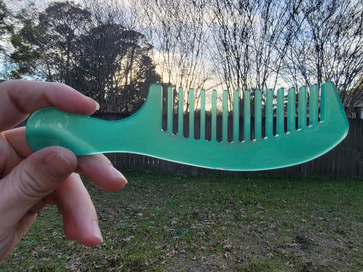 Tiny hand comb