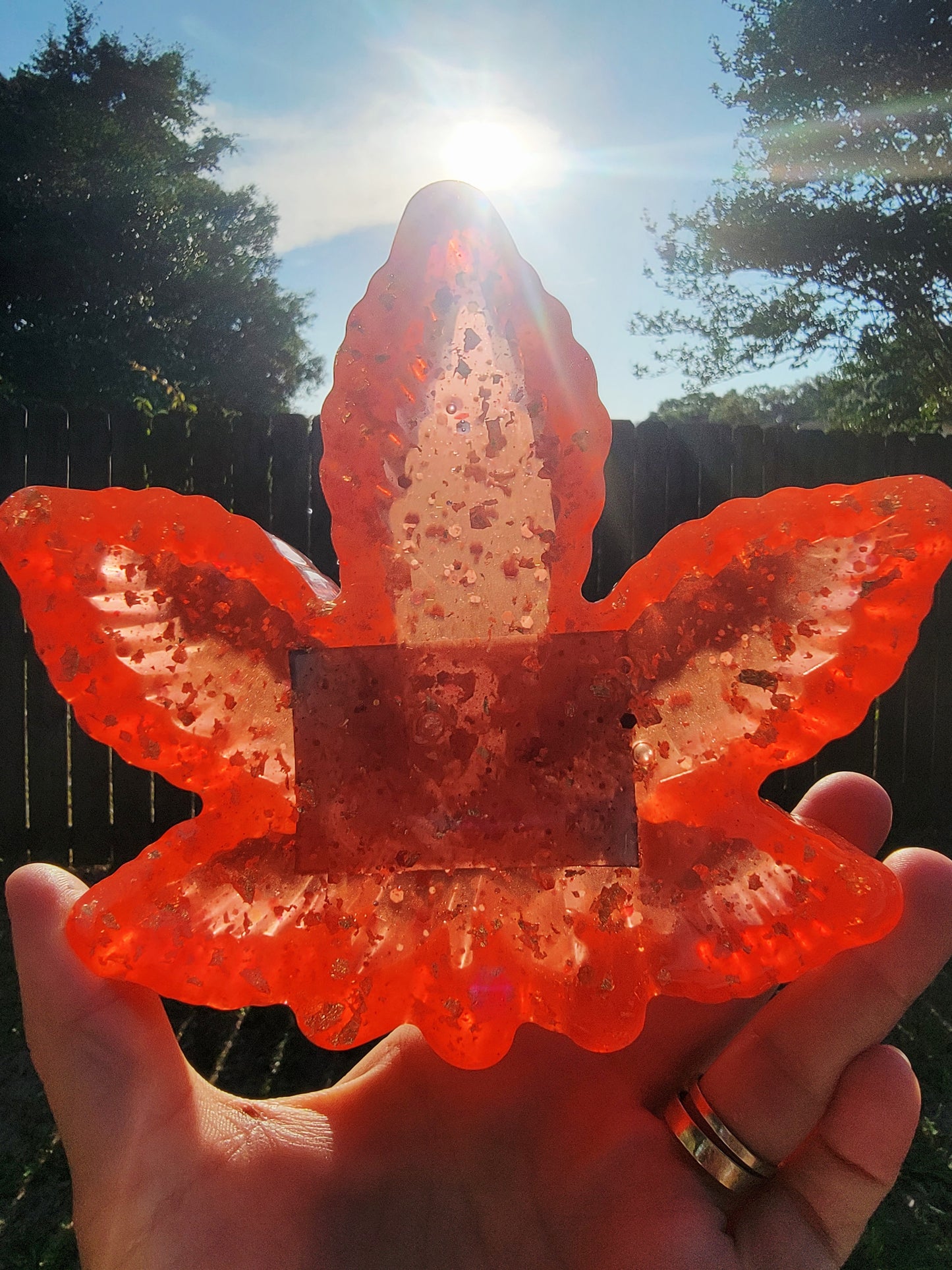 Red glitter leaf ash tray