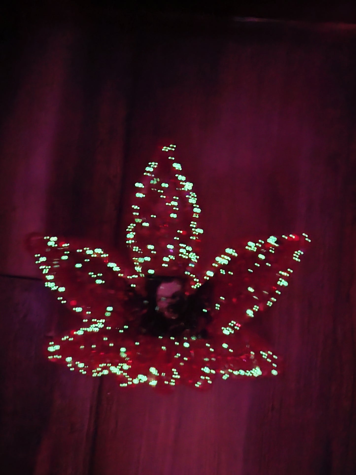 Red glitter leaf ash tray